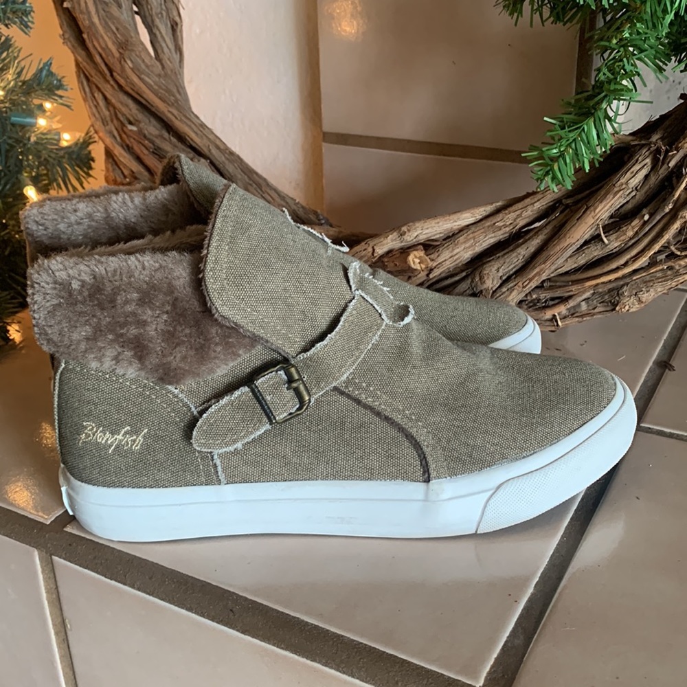 Blowfish Sneaker sz 8